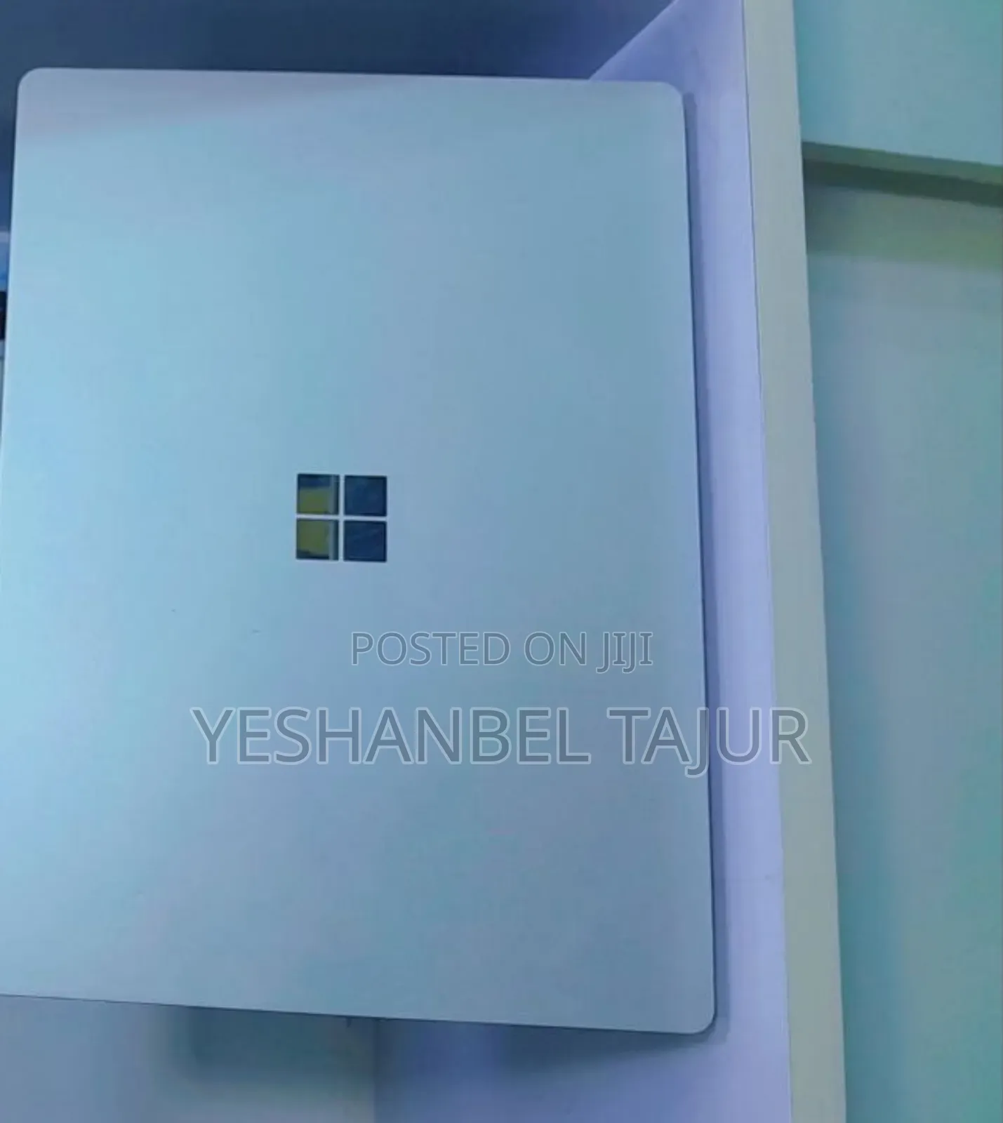 New Laptop Microsoft Surface 8GB Intel Core I5 SSD 256GB