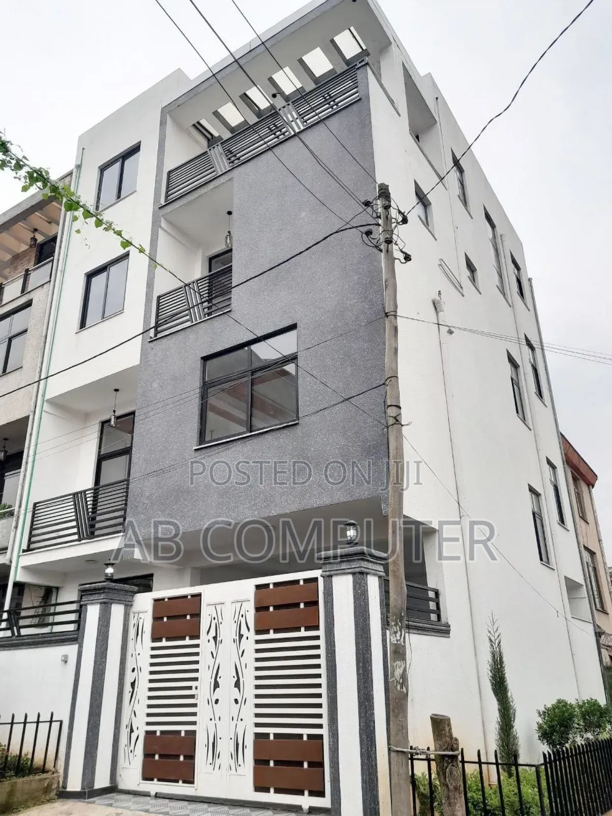 5bdrm House in Yeka for sale