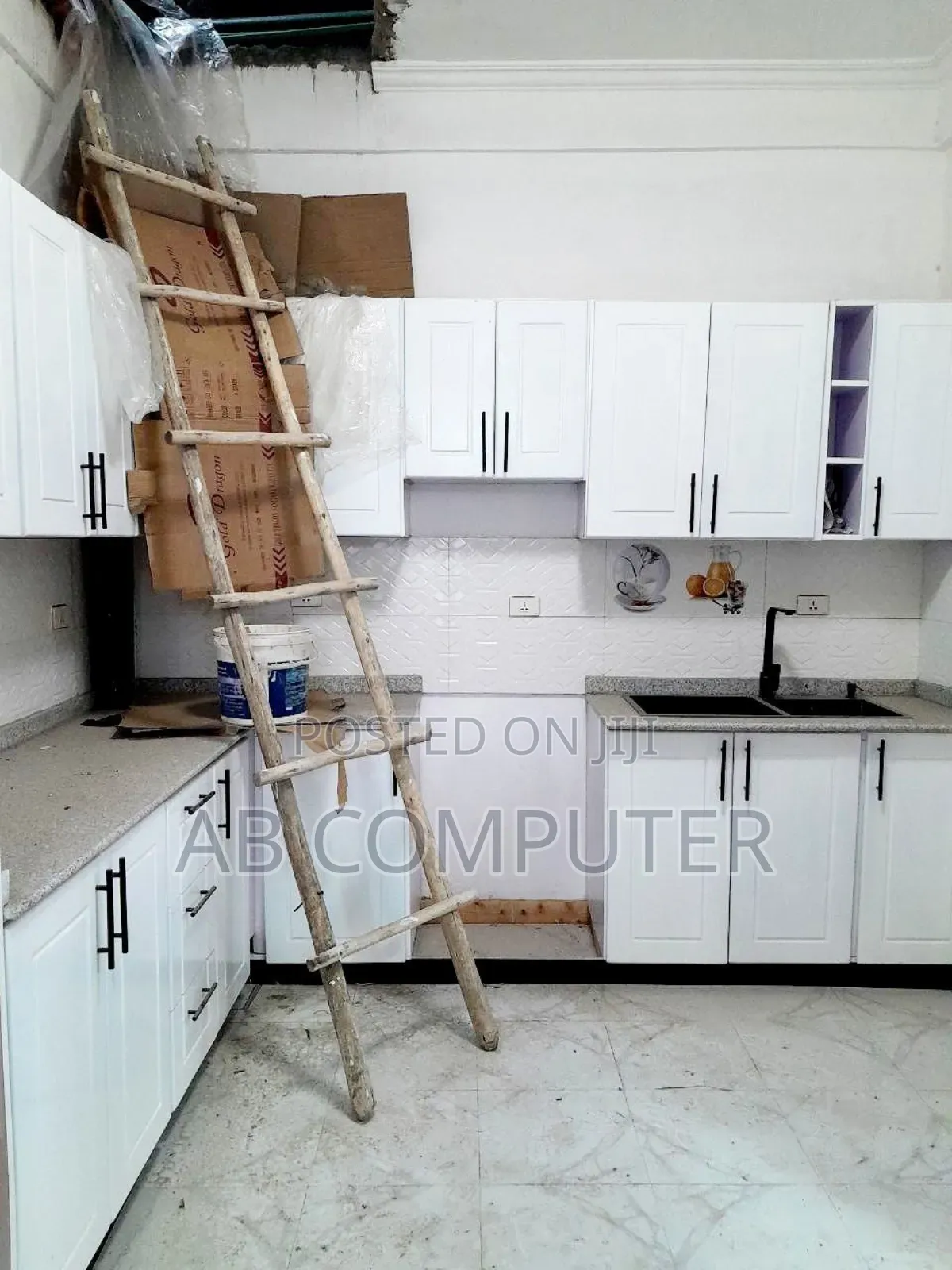 5bdrm House in Yeka for sale