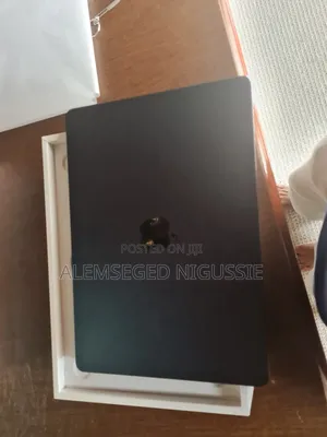 Photo - New Laptop Apple MacBook Air 2022 M2 8GB Apple M2 SSD 256GB