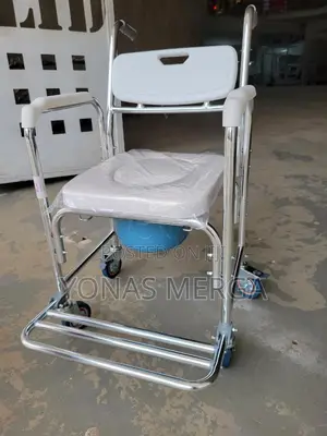 Photo - Toilet+Commode Chair賄两toilet Chair+罽pot#Lockable Wheels for Effortless