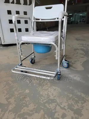 Photo - Potty Chair, and a Wheelchair煞瑞toilet Chair0敏commode Chairس∝Pot+Popo