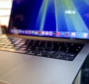 New Laptop Apple MacBook Pro 2021 M1 16GB SSD 512GB