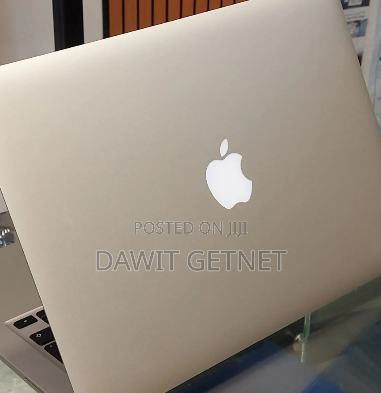 New Laptop Apple MacBook Pro 2019 8GB Intel Core i5 SSD 128GB
