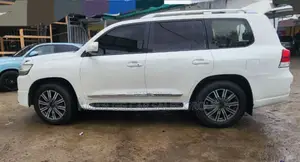 Toyota Land Cruiser 2012 White