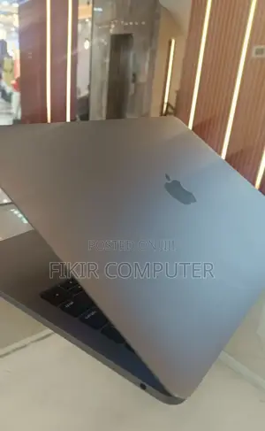 New Laptop Apple MacBook Pro 2019 8GB Intel Core I5 SSD 256GB