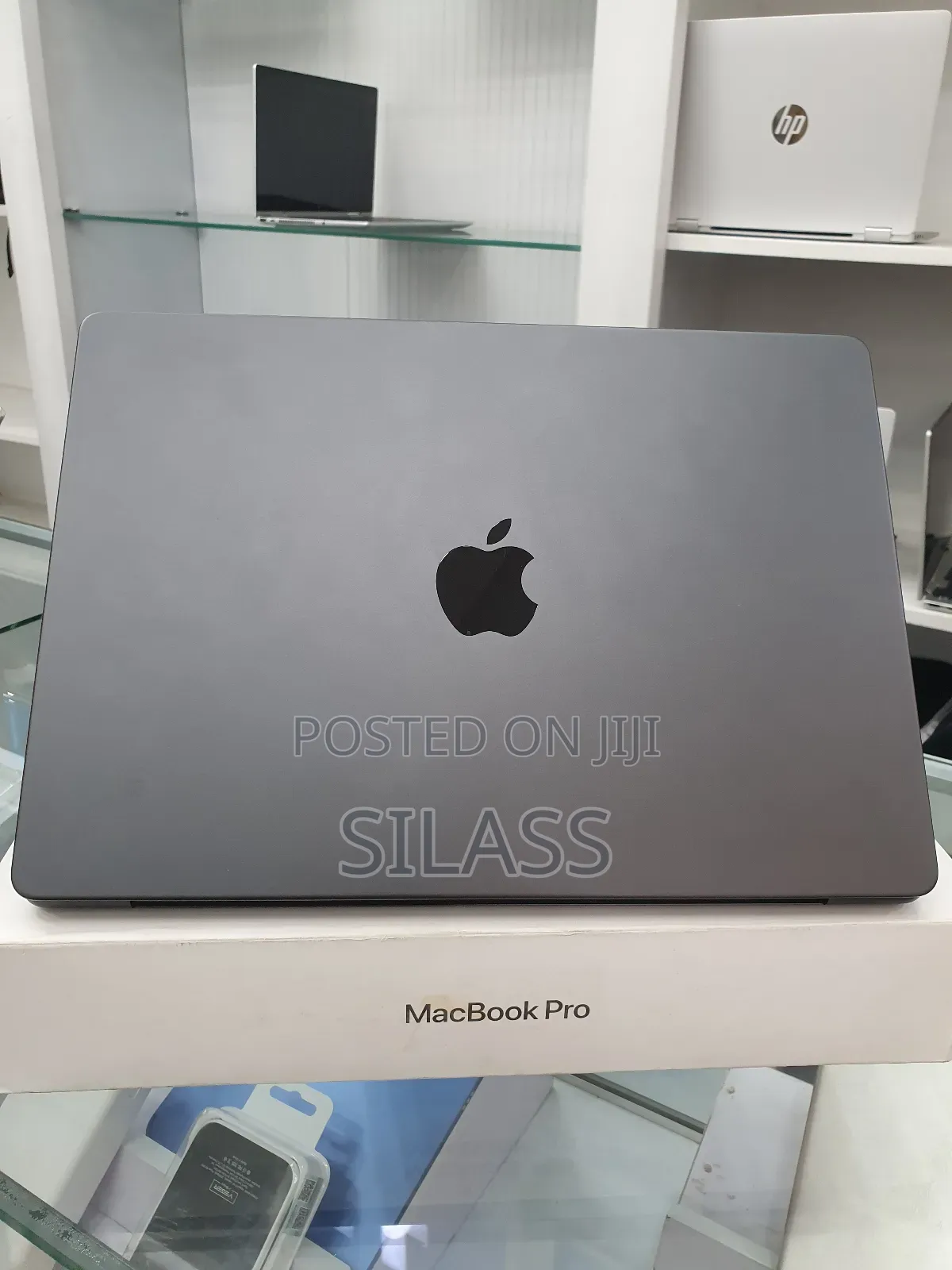 New Apple MacBook Pro 2023 M3 14-Inch 18GB Apple M3 Pro SSD 512GB