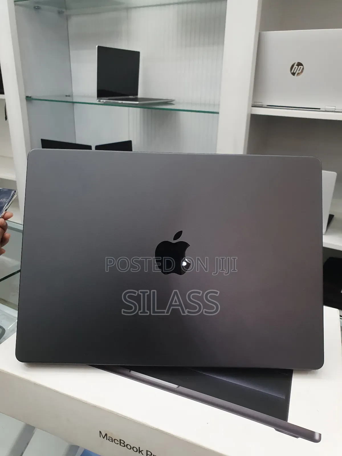 New Apple MacBook Pro 2023 M3 14-Inch 18GB Apple M3 Pro SSD 512GB