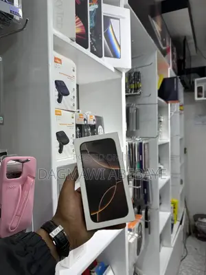 Photo - Apple iPhone 16 Pro Max 256 GB Gold