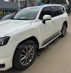 Toyota Land Cruiser 2022 White