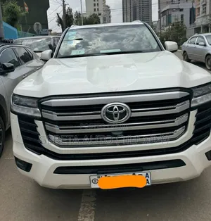Toyota Land Cruiser 2022 White