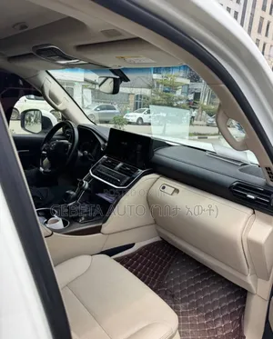 Toyota Land Cruiser 2022 White