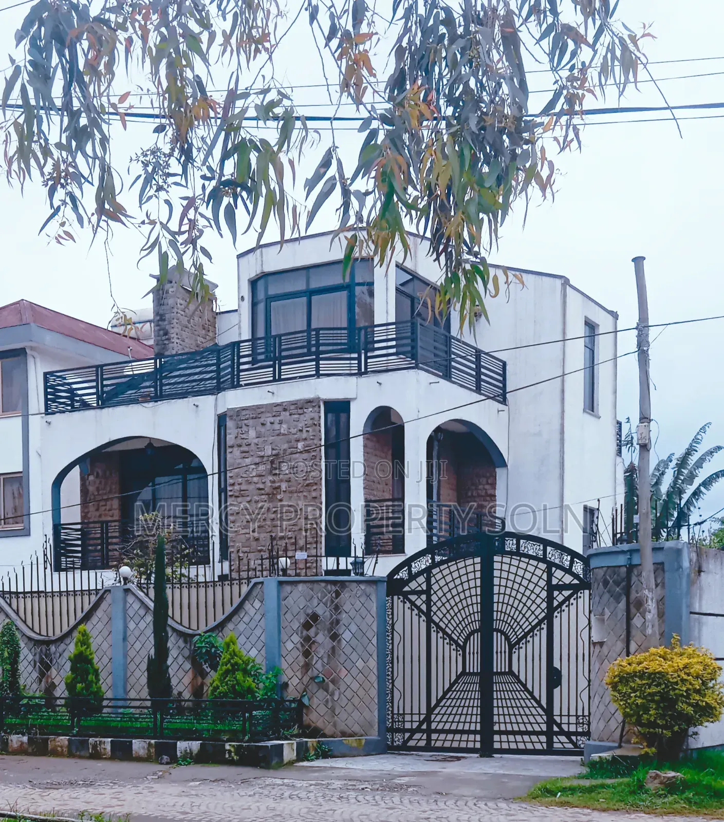 8bdrm House in Bole for sale