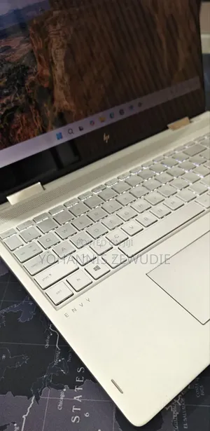 New Laptop HP Envy X360 8GB Intel Core I5 SSD 512GB
