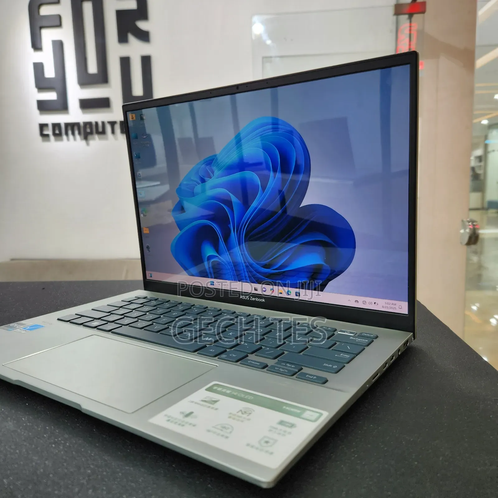 New Laptop Asus ZenBook UX330UA 16GB Intel Core I7 SSD 512GB