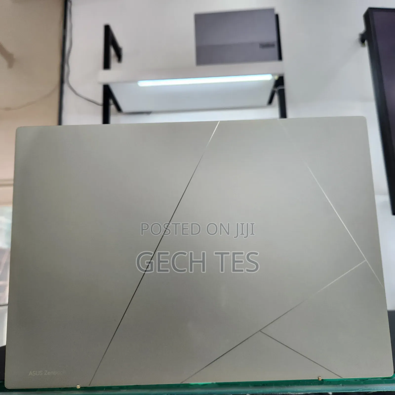 New Laptop Asus ZenBook UX330UA 16GB Intel Core I7 SSD 512GB