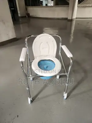 Photo - Toilet Chair朱槿commode Chair參加poty Chair兔毛commode Chair廟宇poty Chair