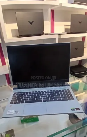 New Laptop Dell G15 5511 16GB AMD Ryzen 7 SSD 512GB