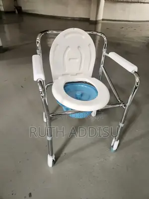Photo - Toilet Chair胎它commode Chair腕帶brand New Commode Chair廟宇commode Chair