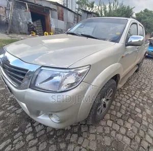 Toyota Hilux 2012 Silver