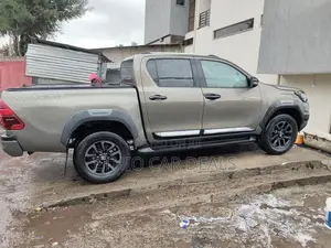 Toyota Hilux 2021 Beige