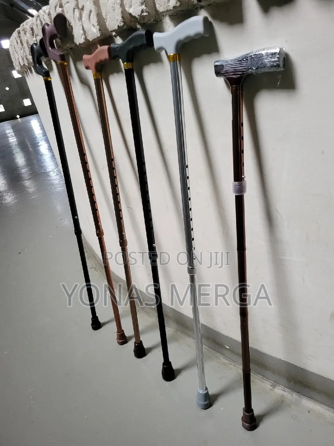 Walking Stick+Cane Elderly窣፴needing to Relieve Pressure on Leg Joint