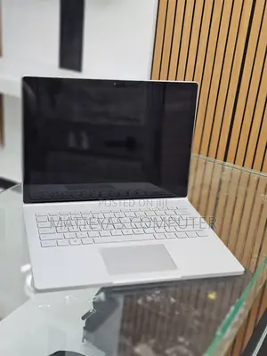 New Laptop Microsoft Surface Book 3 16GB Intel Core I7 SSD 256GB