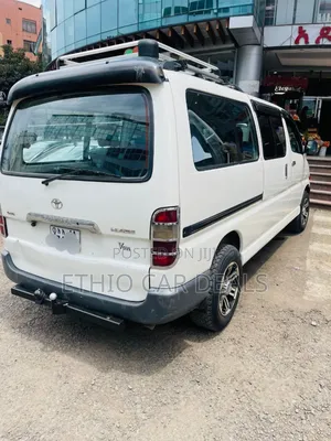 Toyota HiAce 2006 White