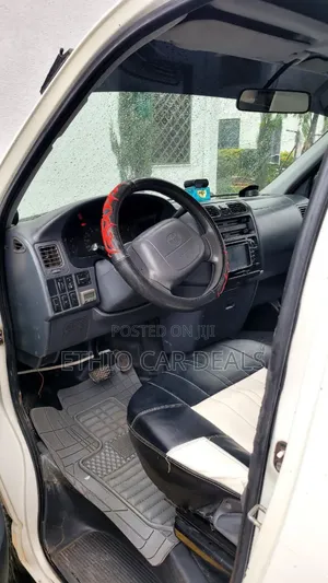 Toyota HiAce 2006 White