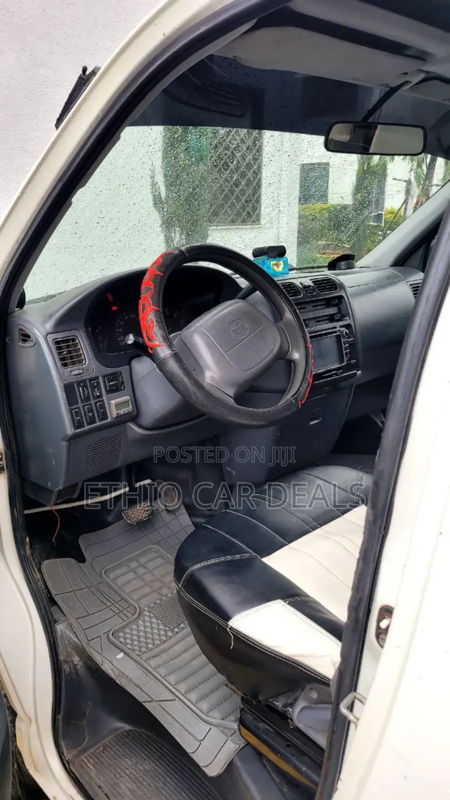 Toyota HiAce 2006 White