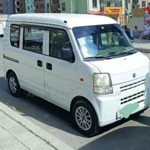 Photo - Suzuki Every 2012 White