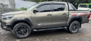 Toyota Hilux 2022 Brown