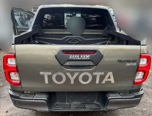 Toyota Hilux 2022 Brown