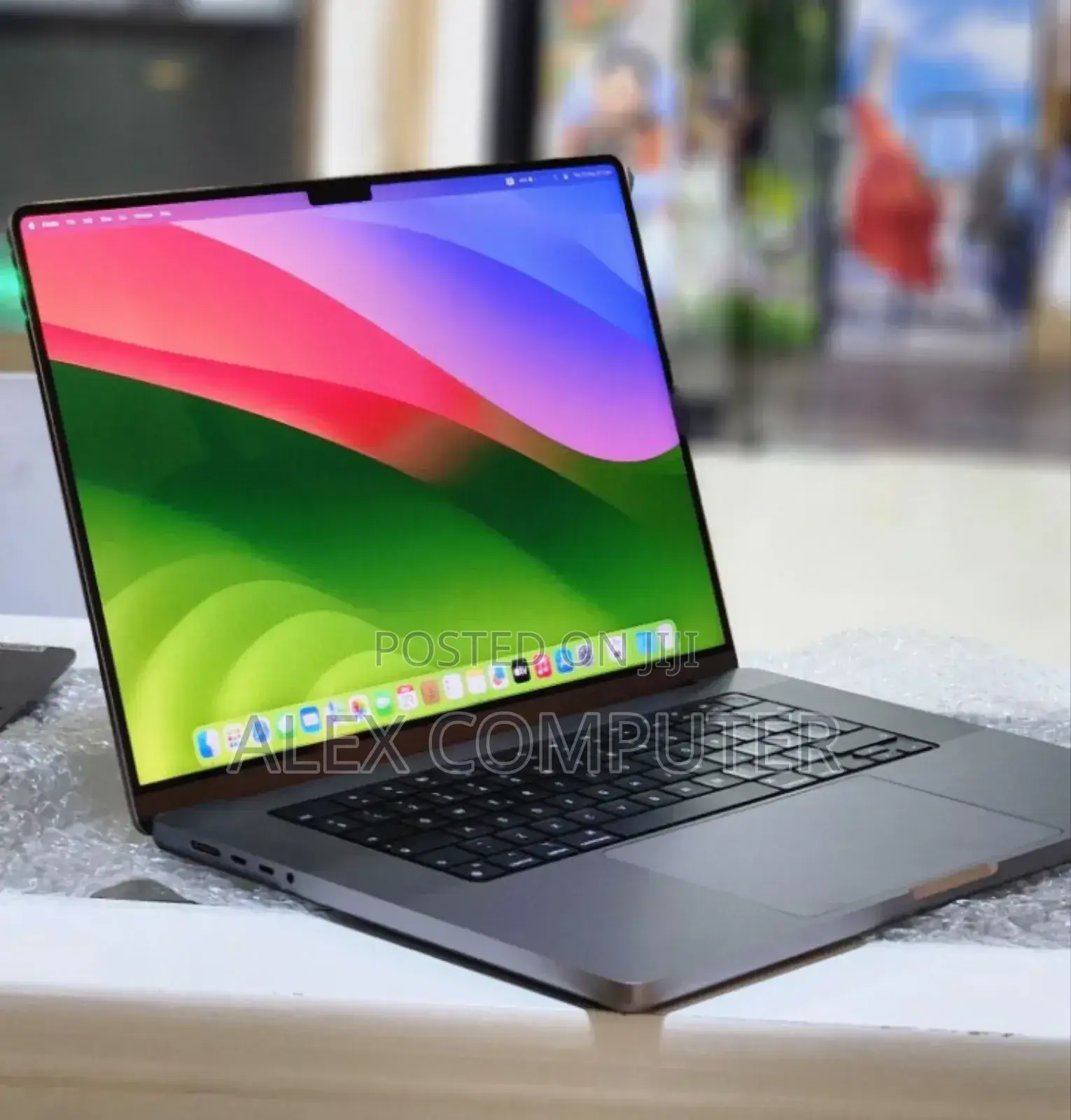 New Laptop Apple MacBook Pro M1 32GB Apple M1 Max SSD 512GB