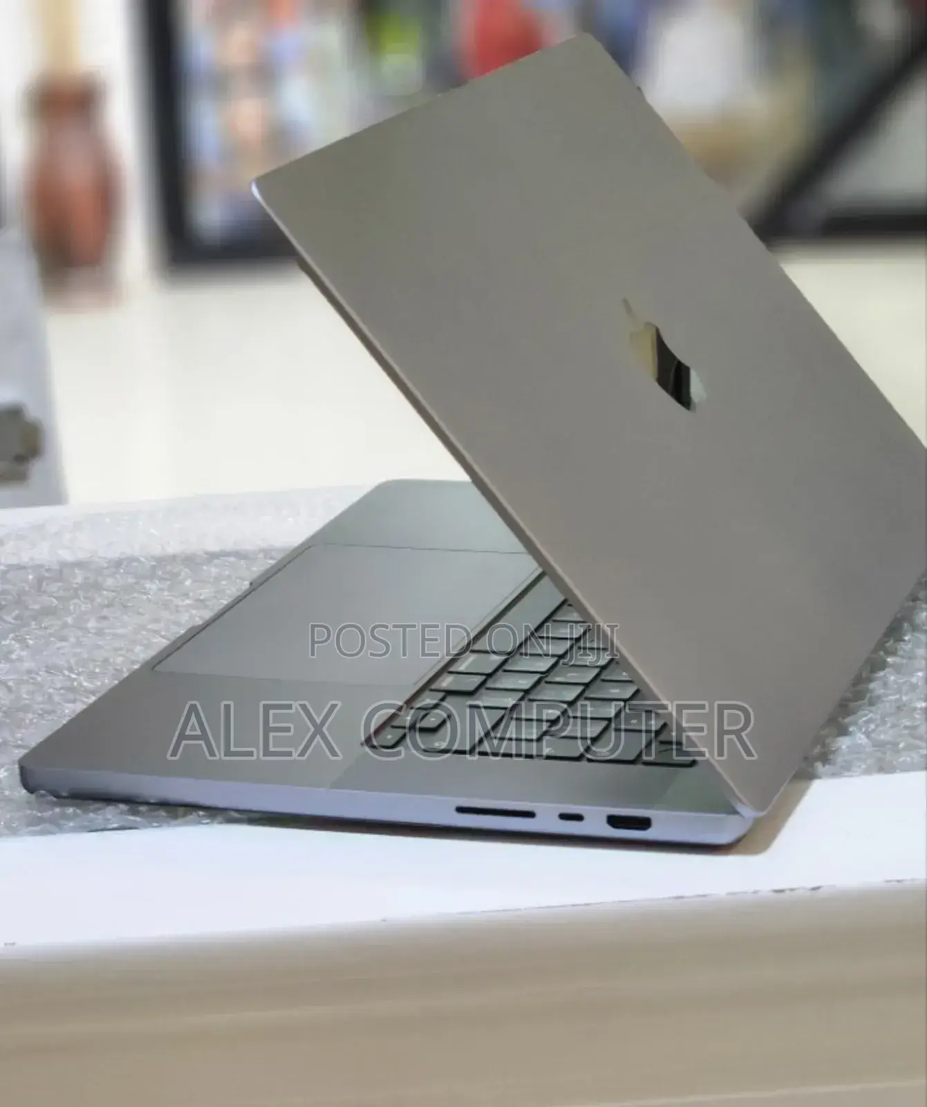 New Laptop Apple MacBook Pro M1 32GB Apple M1 Max SSD 512GB