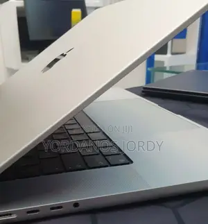 New Laptop Apple MacBook Pro M1 32GB Apple M1 Pro SSD 512GB