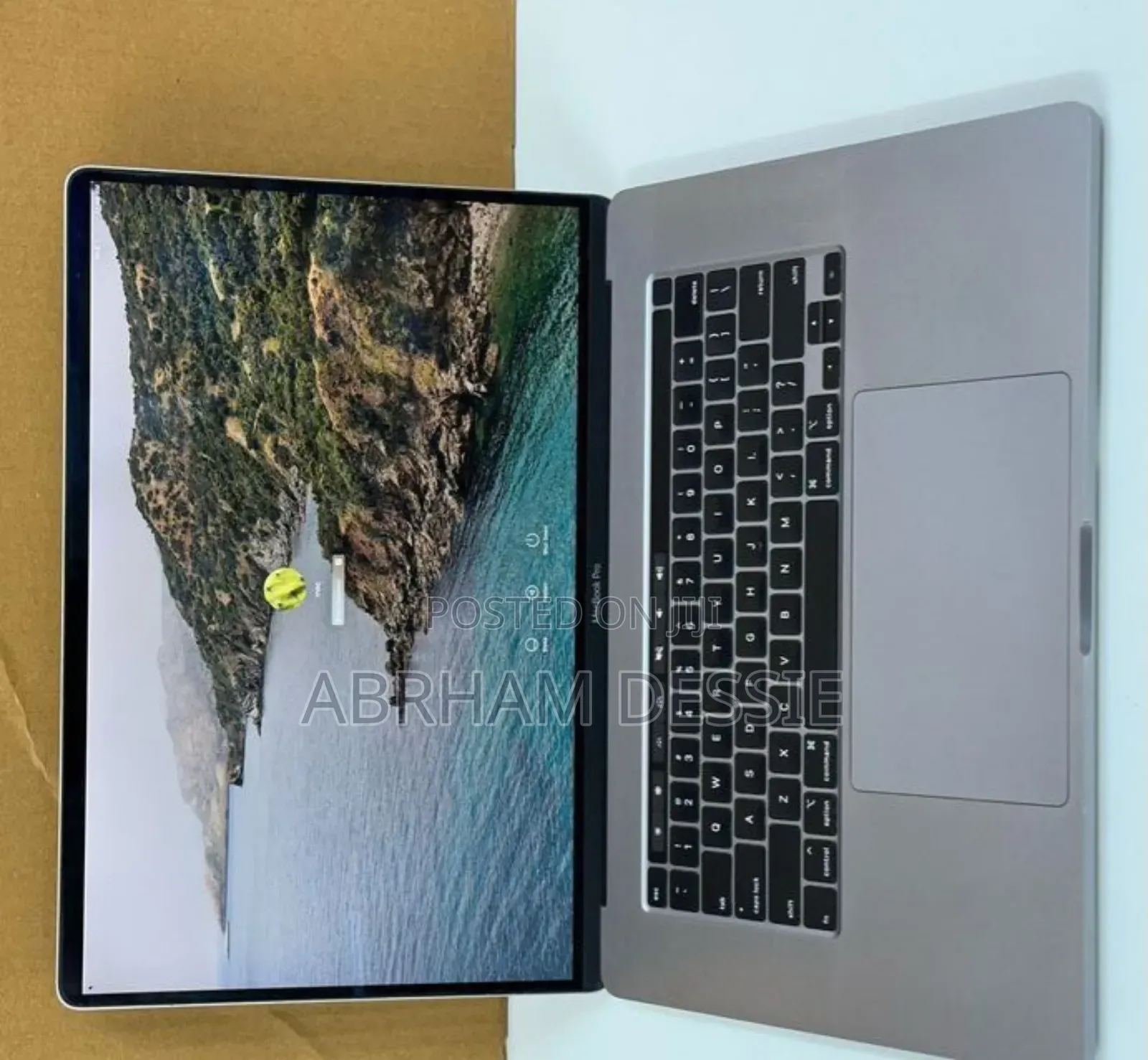 New Laptop Apple MacBook Pro 2019 32GB Intel Core I9 SSD 512GB