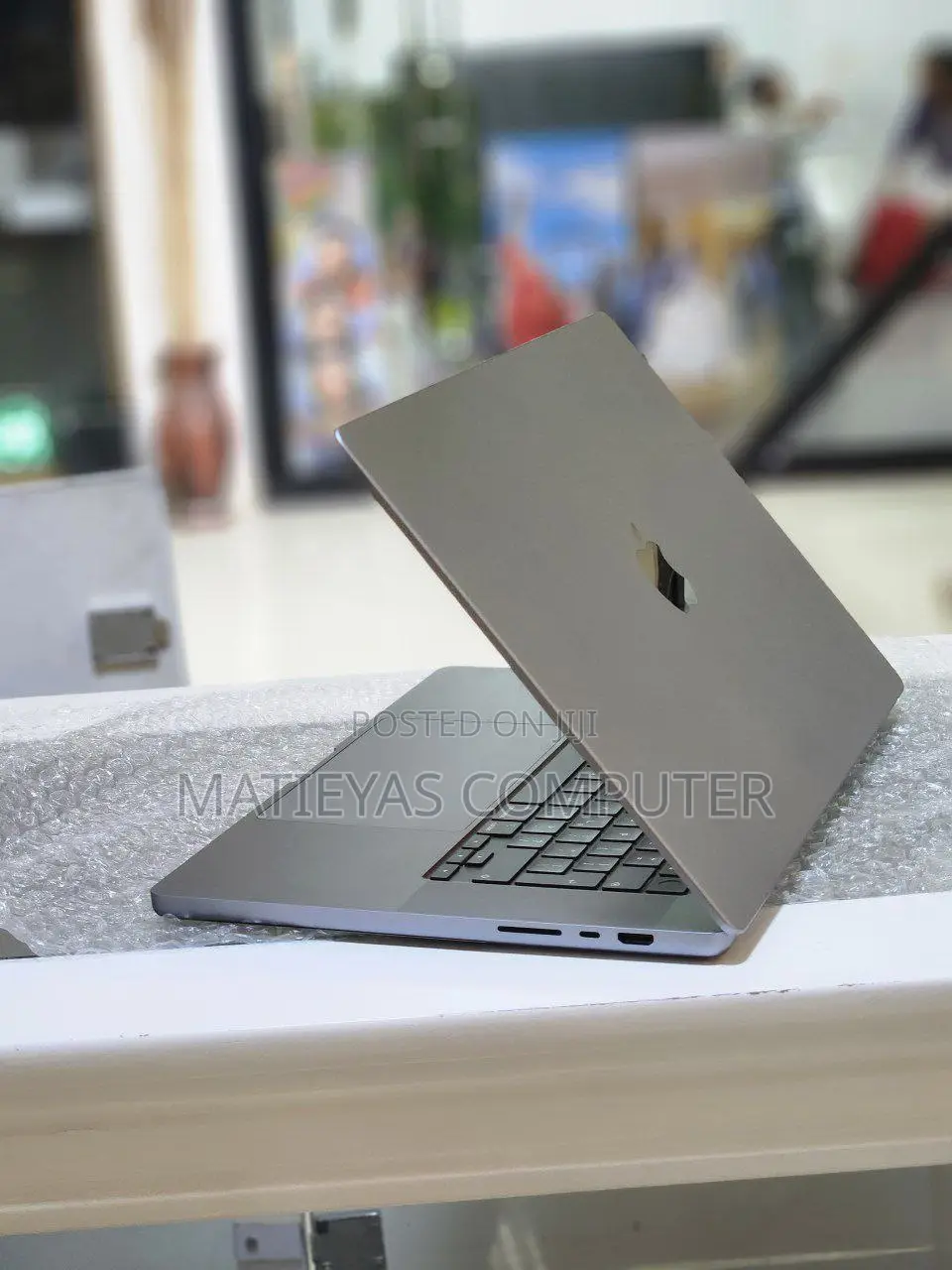 New Laptop Apple MacBook Pro 2021 M1 32GB Apple M1 Max SSD 512GB