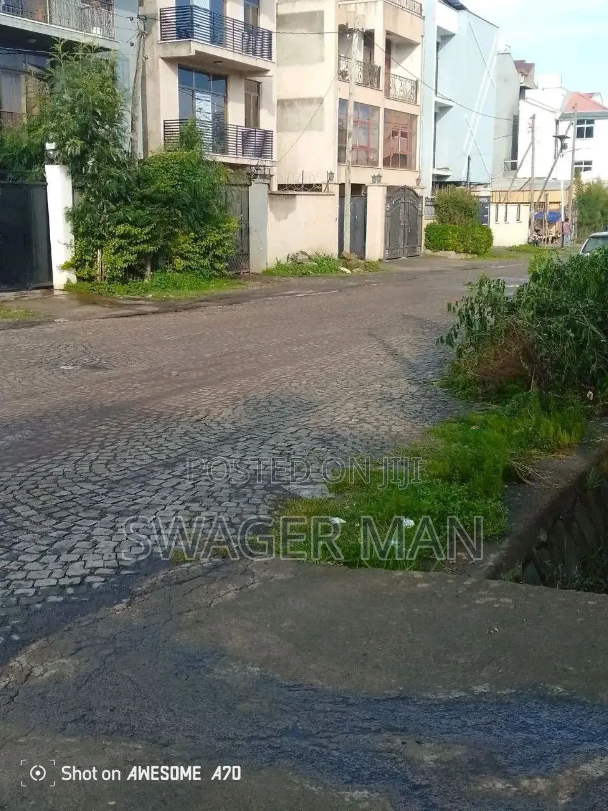 10bdrm Townhouse/Terrace in ለገ ጣፎ, Yeka for sale