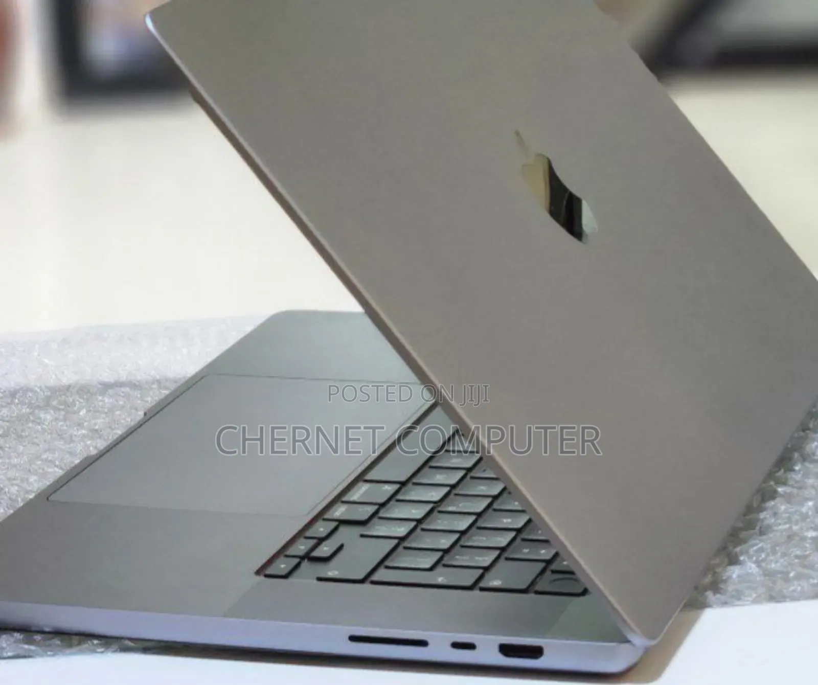 New Laptop Apple MacBook Pro 2021 M1 32GB SSD 512GB