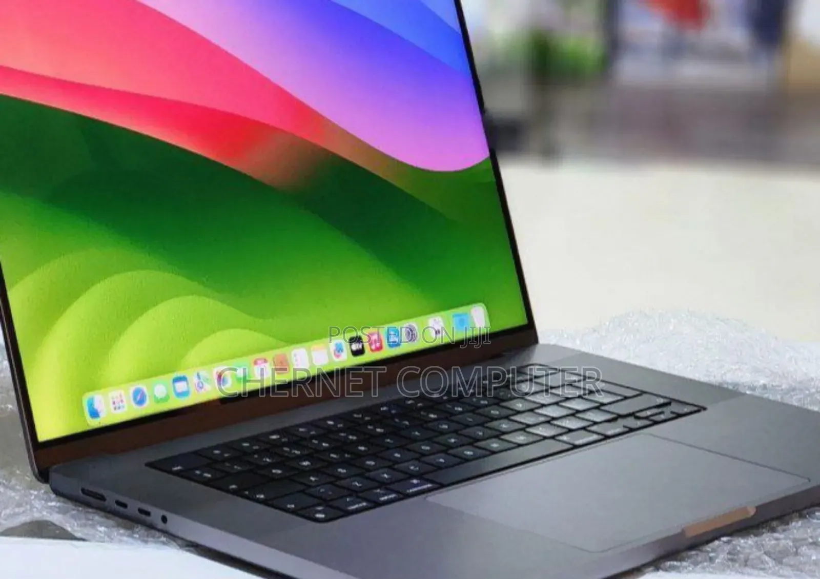 New Laptop Apple MacBook Pro 2021 M1 32GB SSD 512GB