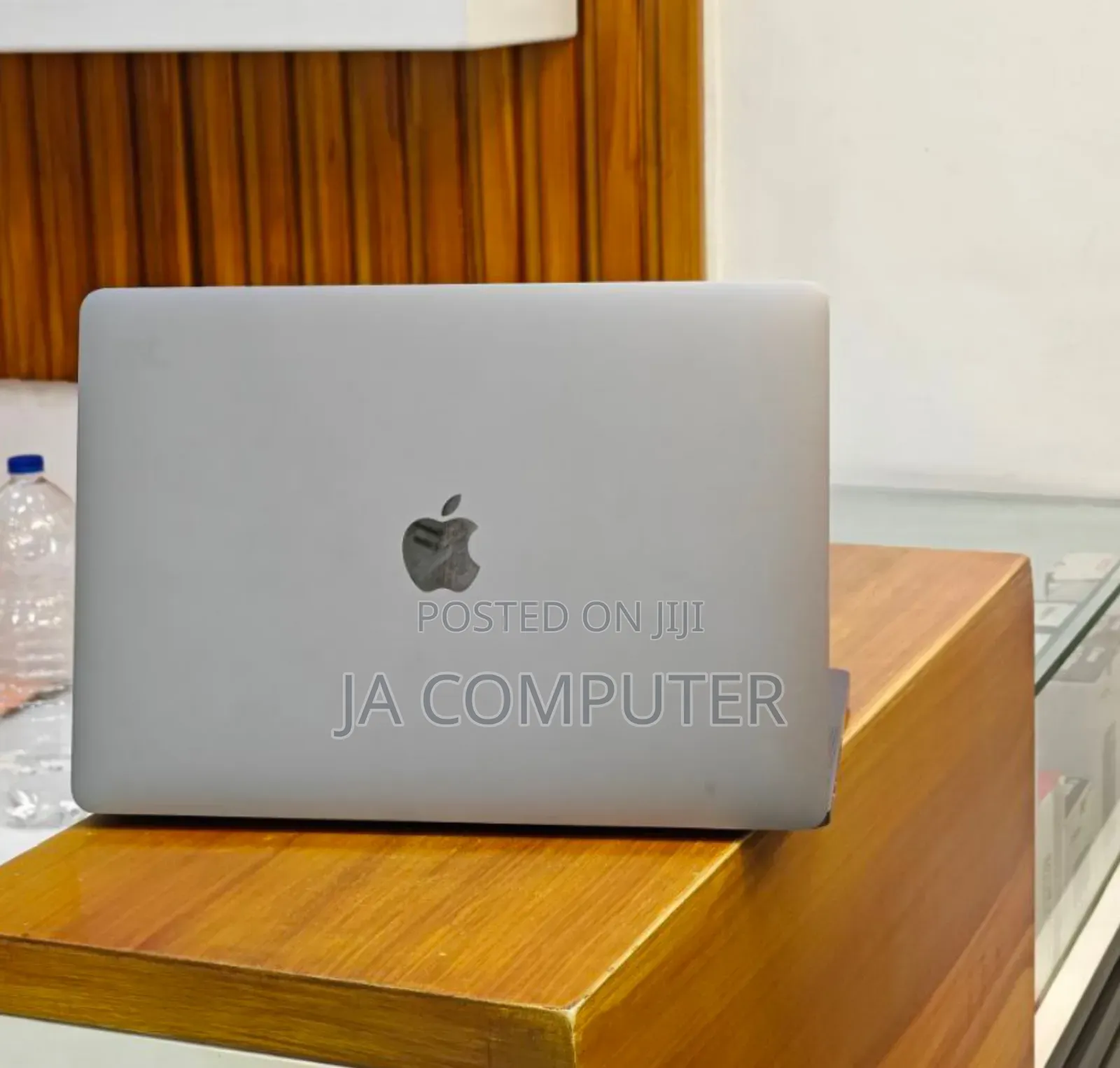 New Laptop Apple MacBook Pro 2020 8GB Intel Core I5 SSD 256GB