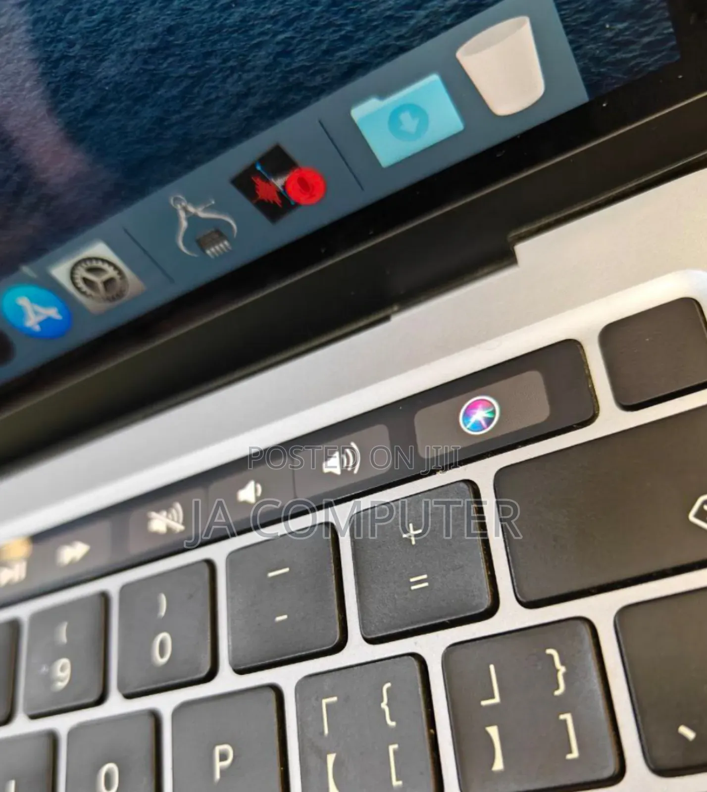 New Laptop Apple MacBook Pro 2020 8GB Intel Core I5 SSD 256GB