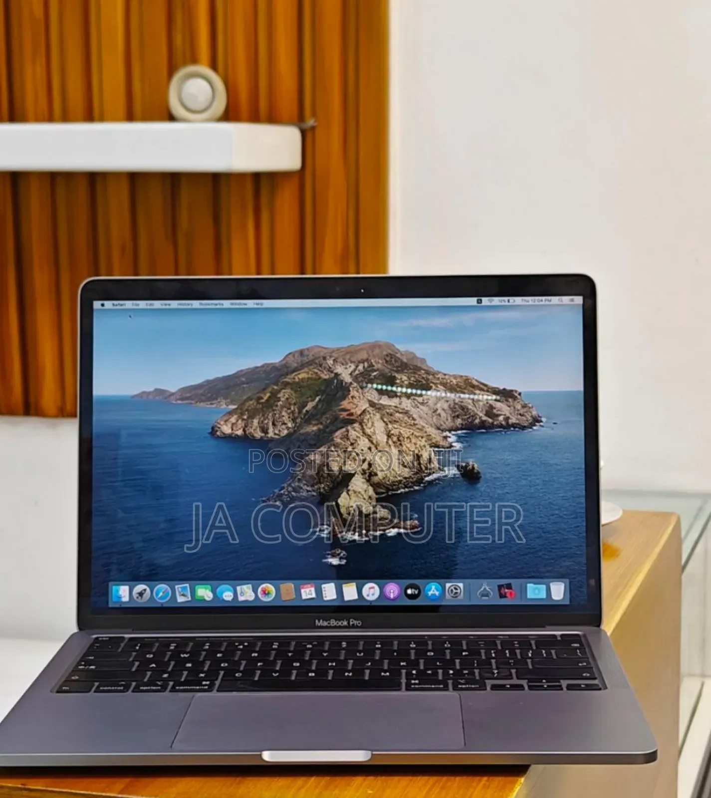 New Laptop Apple MacBook Pro 2020 8GB Intel Core I5 SSD 256GB