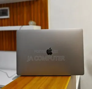 New Laptop Apple MacBook Pro 2019 32GB Intel Core I9 SSD 512GB