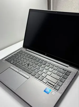New Laptop HP ZBook Firefly G8 16GB Intel Core I7 SSD 512GB