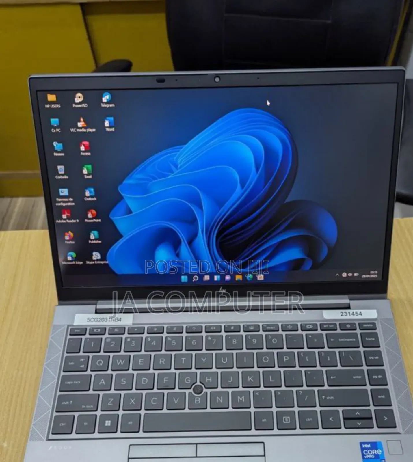 New Laptop HP ZBook Firefly G8 16GB Intel Core I7 SSD 512GB