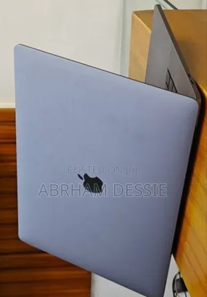 New Laptop Apple MacBook Pro 2019 16GB Intel Core I7 SSD 512GB