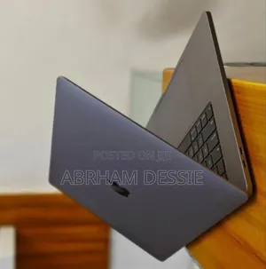 New Laptop Apple MacBook Pro 2019 32GB Intel Core I9 SSD 512GB