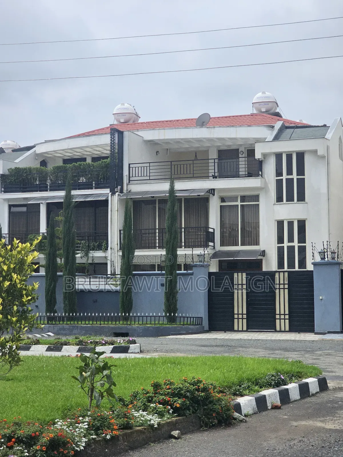 5bdrm Apartment in Ayat, Yeka for sale